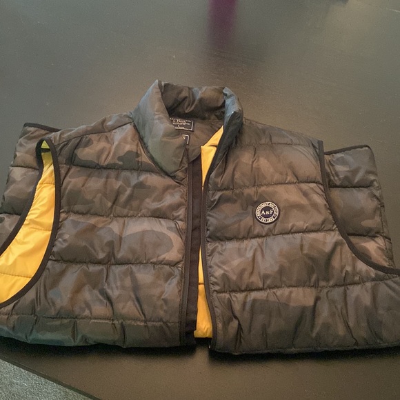 Men’s Large Abercrombie & Fitch Camo Vest - Picture 3 of 8